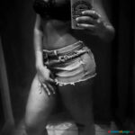 Chica joven para anunciox con hombres mayores