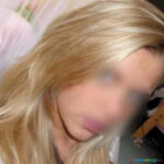 Soy una rubia sexy y exhibicionista